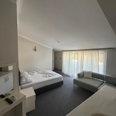 Golden Rock Hotell *