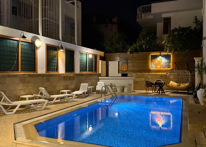 Golden Rock Hotel *