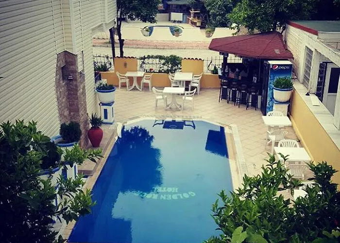 Hotel Golden Rock *