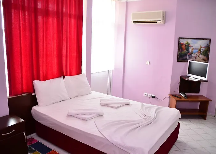 Hotel Golden Rock