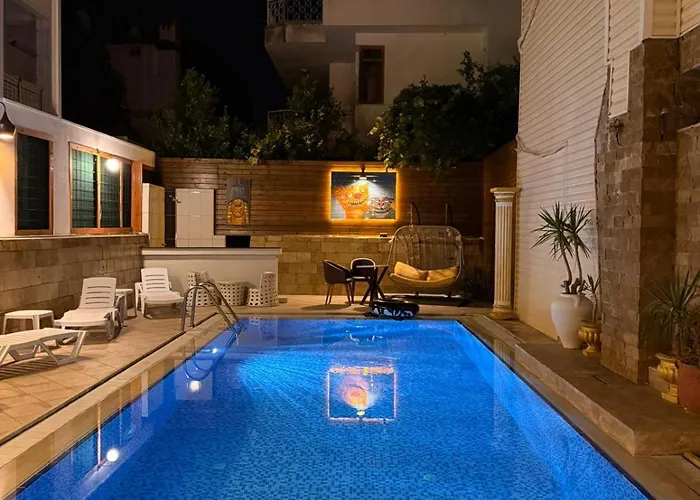 Hotel Golden Rock