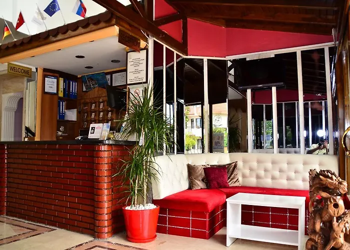 Hotel Golden Rock *
