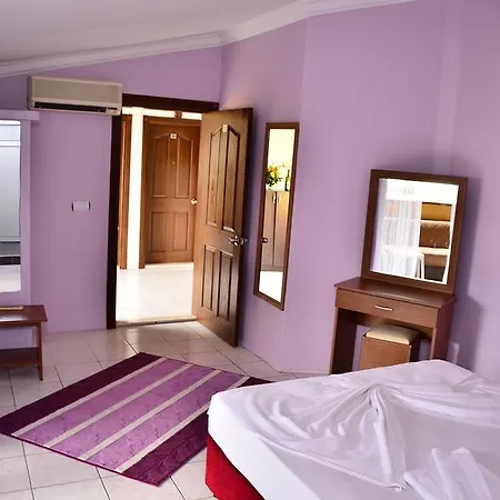 Hotel Golden Rock *