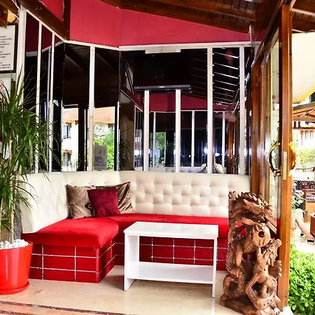 Hotel Golden Rock *