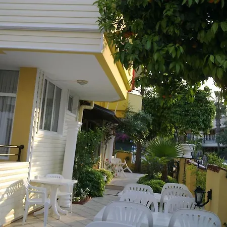 Hotel Golden Rock