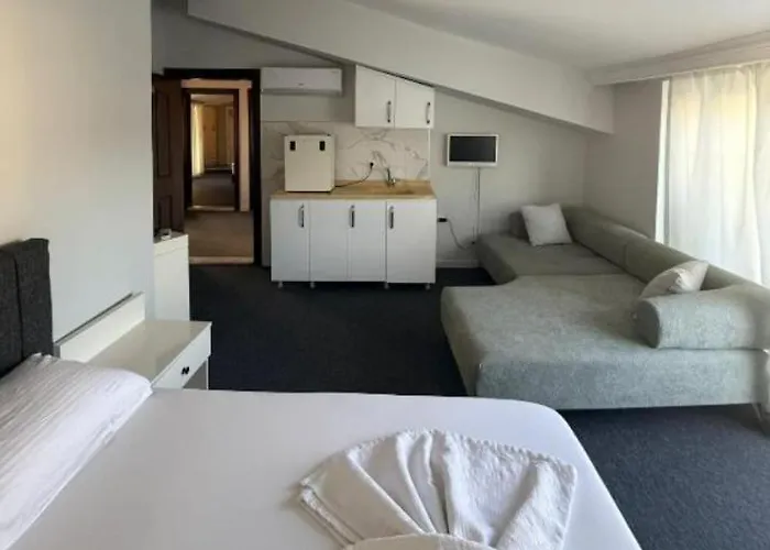 Hotell Golden Rock *